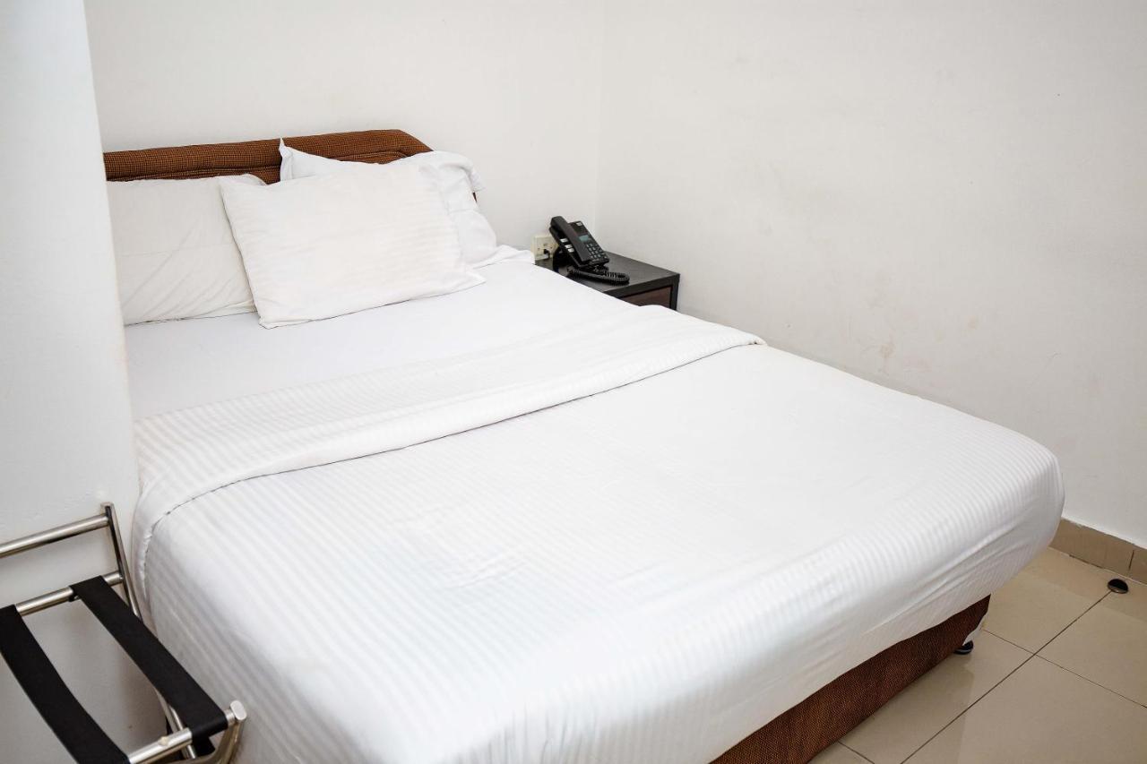 Hotel Everest Rd Congo Kinşasa Dış mekan fotoğraf