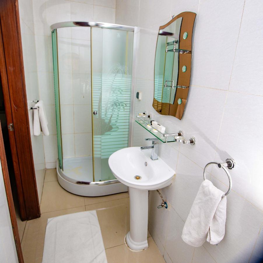 Hotel Everest Rd Congo Kinşasa Dış mekan fotoğraf