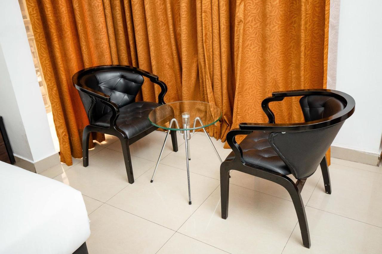 Hotel Everest Rd Congo Kinşasa Dış mekan fotoğraf