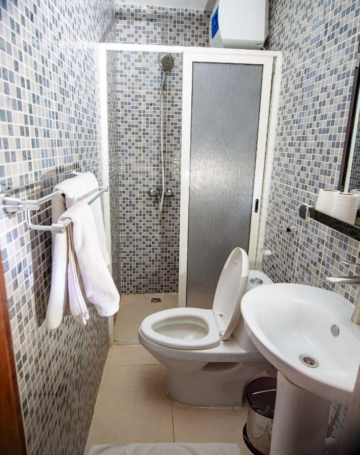 Hotel Everest Rd Congo Kinşasa Dış mekan fotoğraf